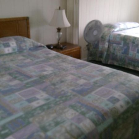 Village Green Motel Yarmouth Port Eksteriør billede