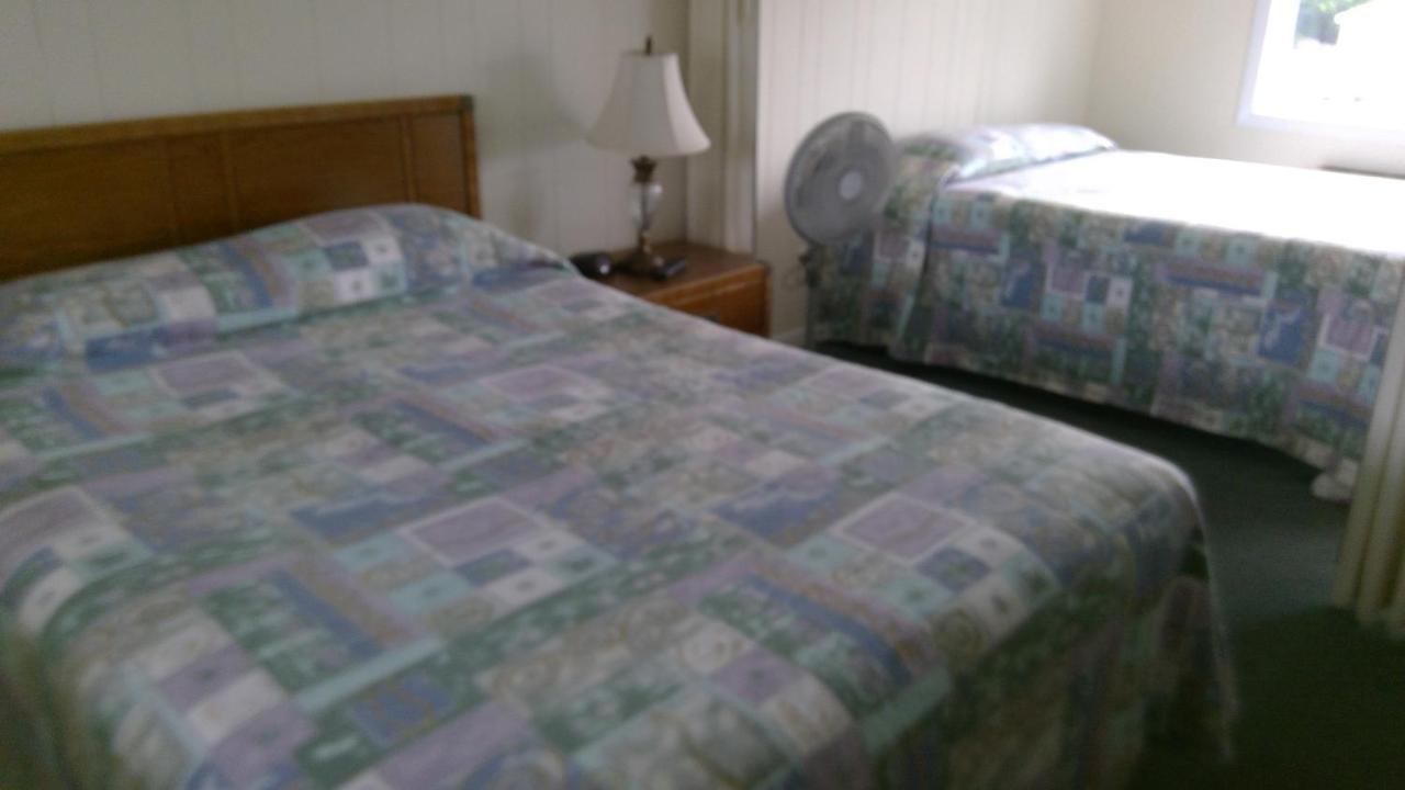 Village Green Motel Yarmouth Port Eksteriør billede